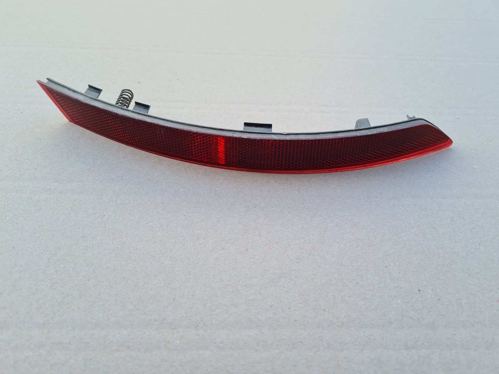 AUDI A4 SAĞ ARKA TAMPON REFLEKTÖR