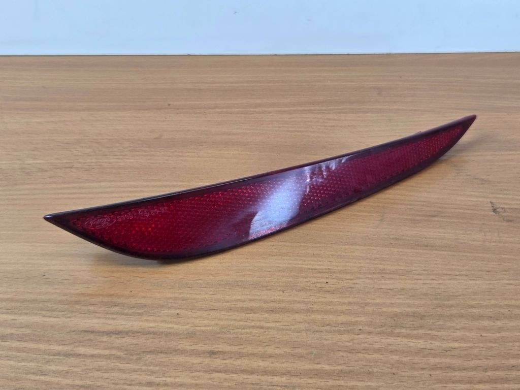 FORD FOCUS SAĞ ARKA TAMPON REFLEKTÖRÜ