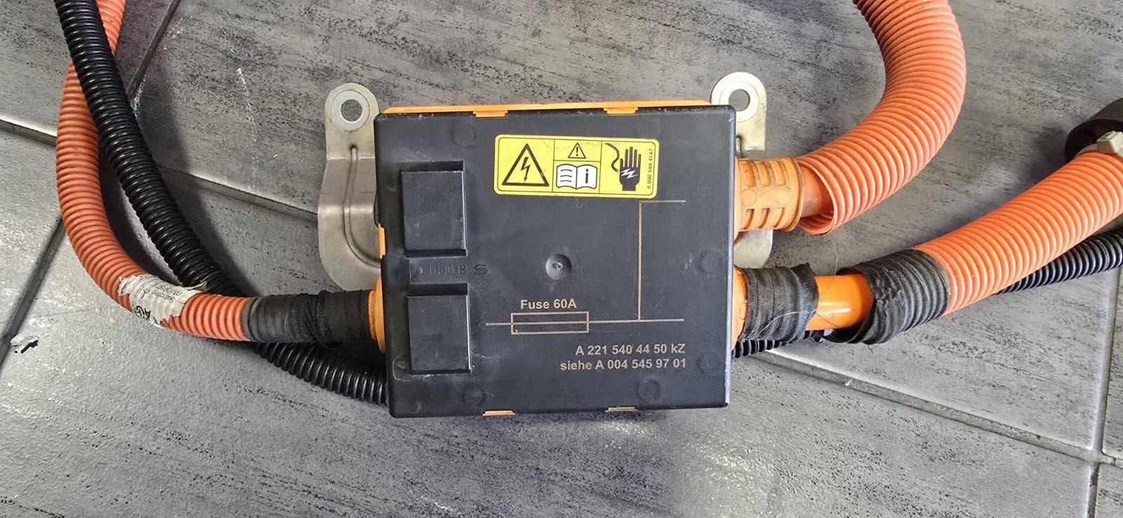 MERCEDES HİBRİT BATARYA ŞARJ ÜNİTESİ (W221)