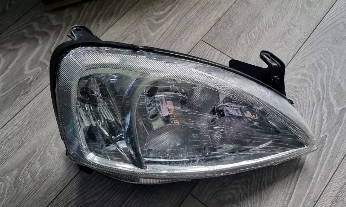 OPEL CORSA C FAR SAĞ - 207 NUMARALI PALET