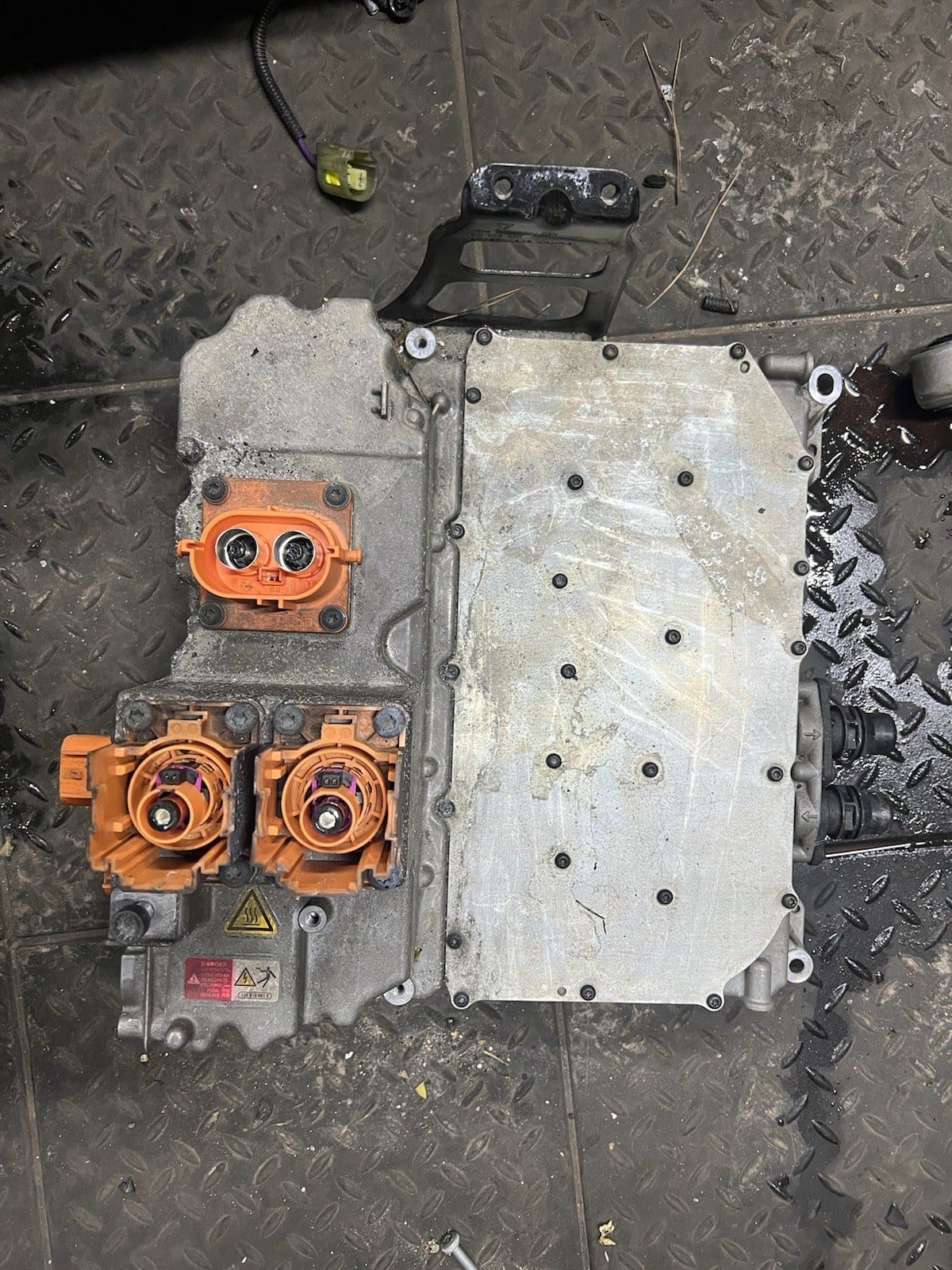 PORSCHE TAYCAN DC CONVERTER
