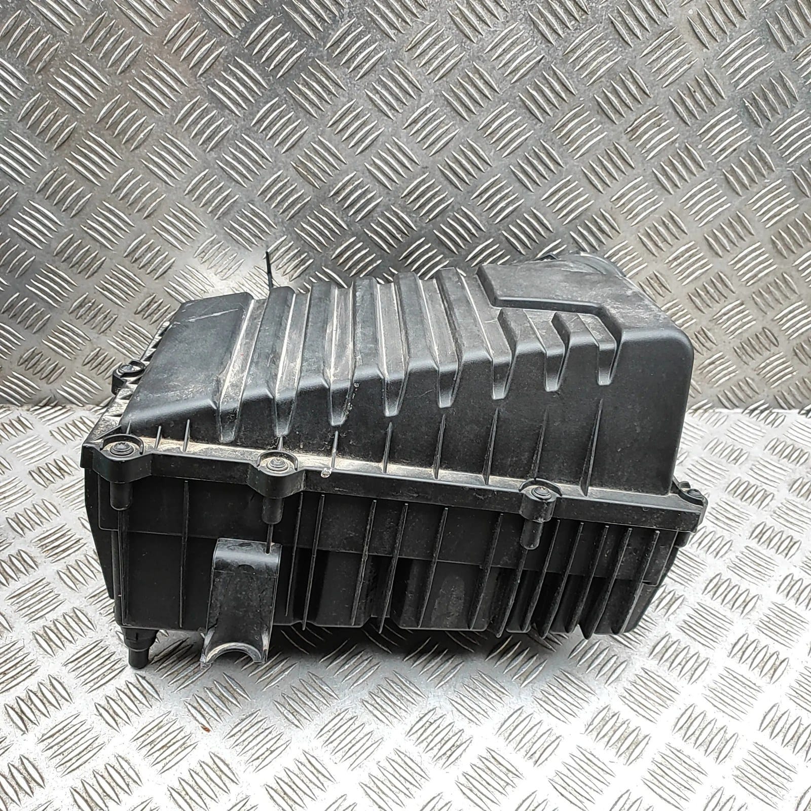VW 2.0 TDI HAVA FİLTRE KUTUSU KOMPLE (AKIŞMETRELİ)