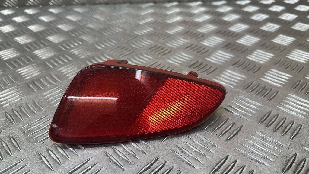 FORD FİESTA SAĞ ARKA TAMPON REFLEKTÖRÜ