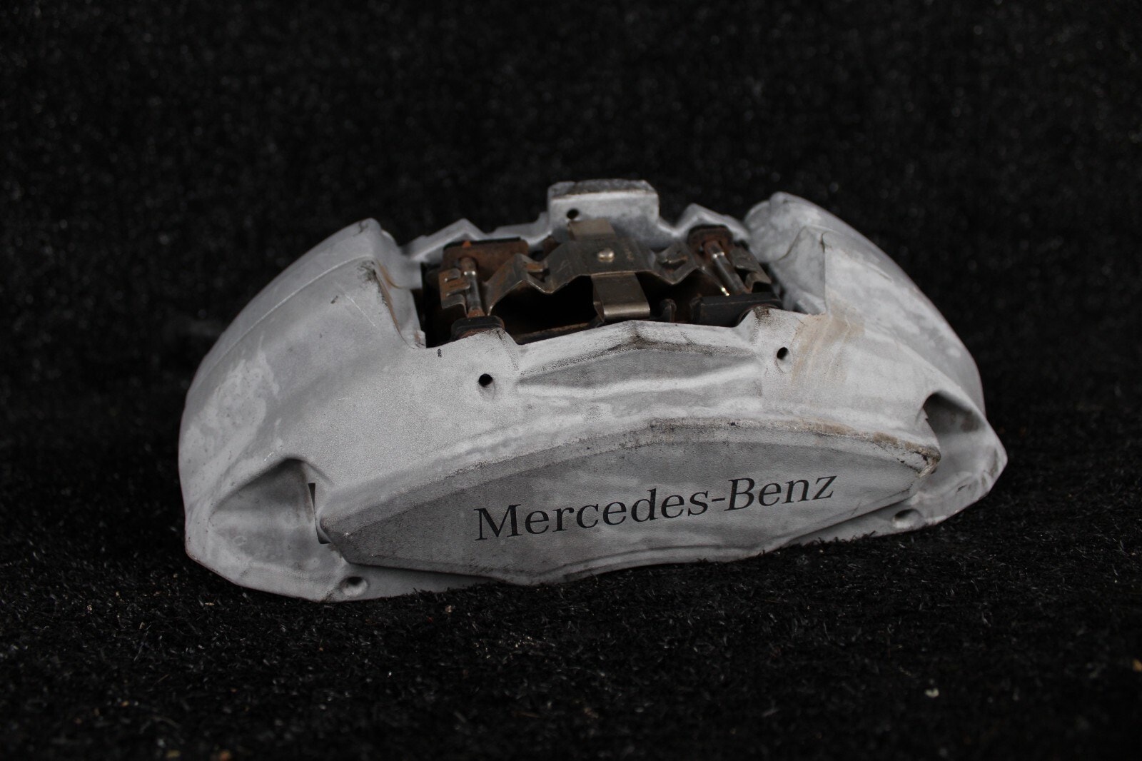 MERCEDES W205 ÖN FREN KALİPERİ SOL TARAF